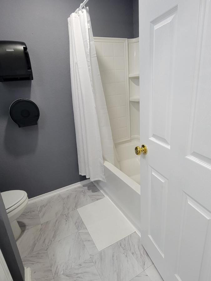 Nice & Cozy Bedroom At Gp'S جراند براري، تكساس المظهر الخارجي الصورة